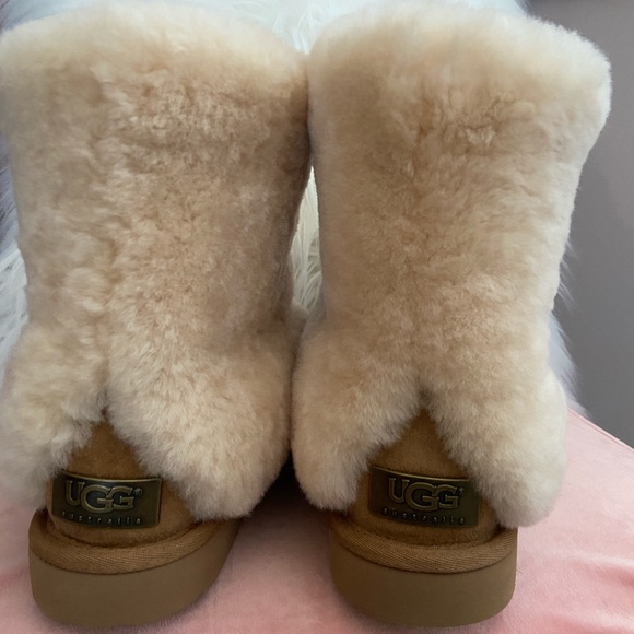 New Ugg classic Sherpa cuff - Picture 1 of 5